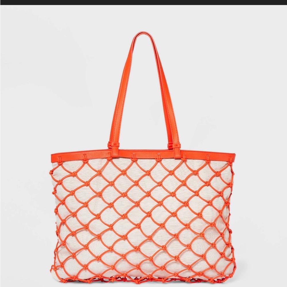 18.5 of space ! Great for beach or water fun travel !Double handle single zipper